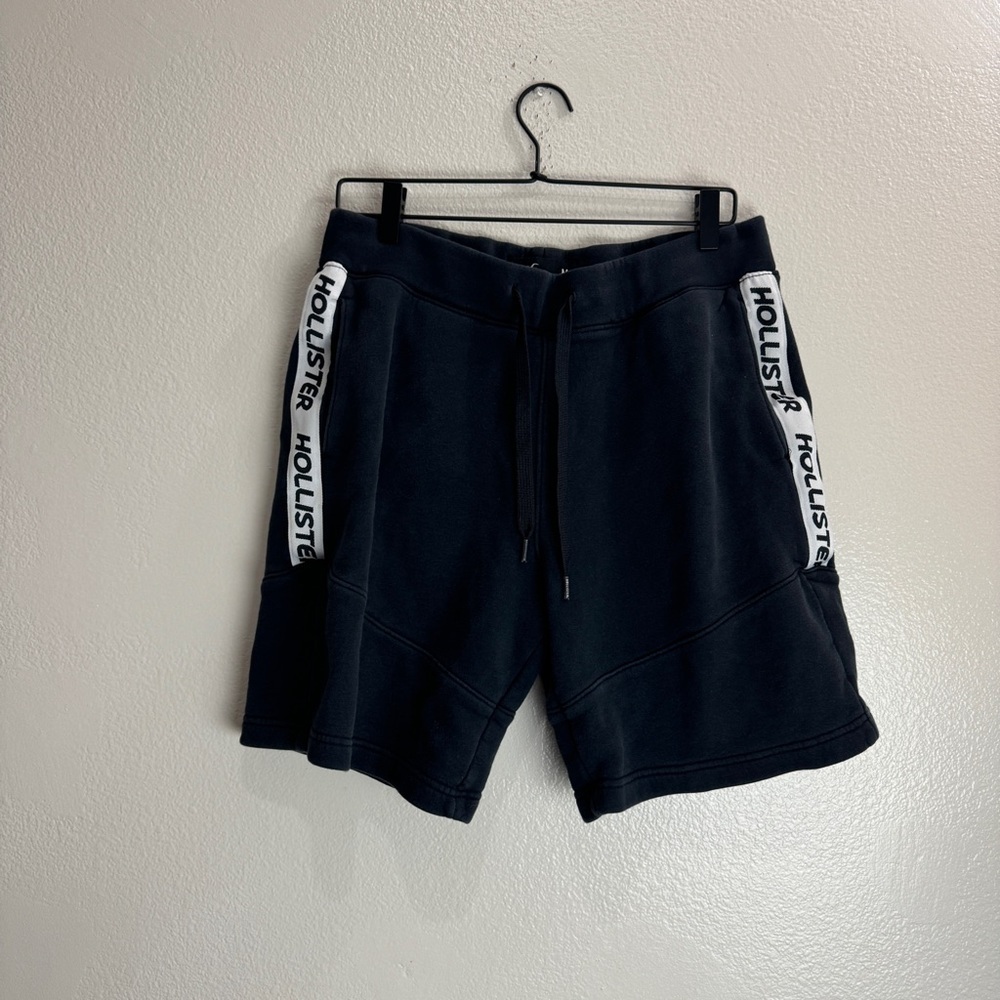 Hollister Shorts Unisex Size Medium